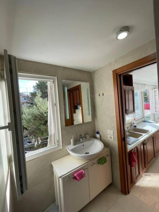 Chic City Retreat - Stylish Apartment In Bllok, Tirana Exterior foto