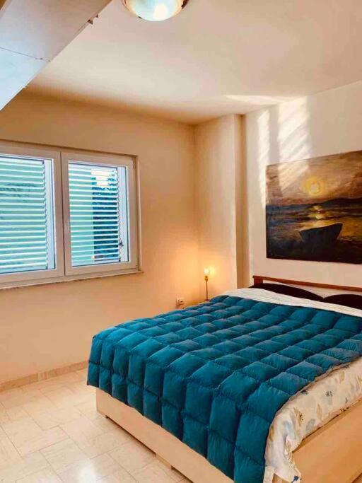 Chic City Retreat - Stylish Apartment In Bllok, Tirana Exterior foto